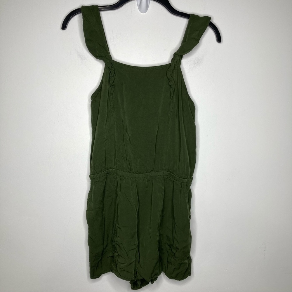 Old Navy olive green romper size mediumโ